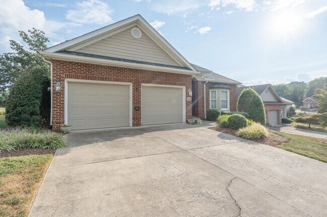 Building Photo - 1833 Waters Edge Dr