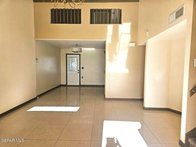 Foto del edificio - 1657 St Vitus Pl