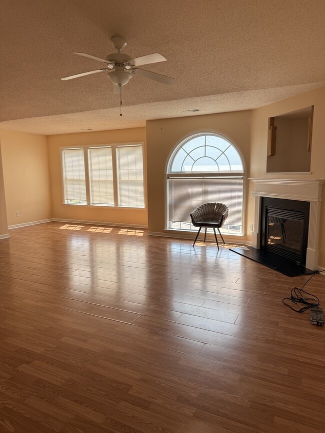 Building Photo - 3485 Forestdale Dr