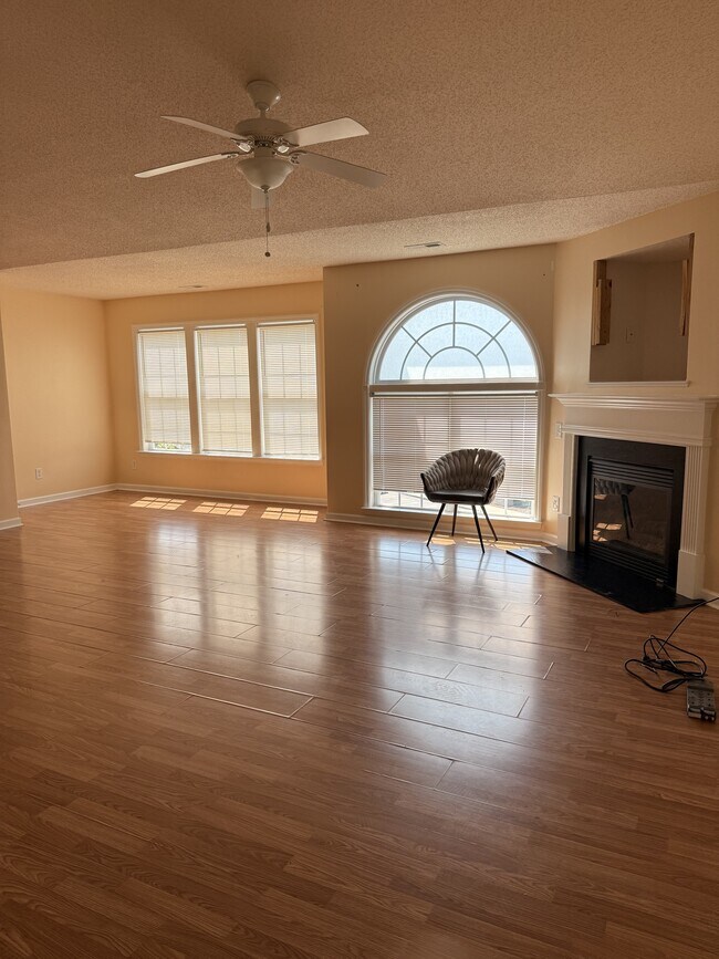 Foto del edificio - 3485 Forestdale Dr