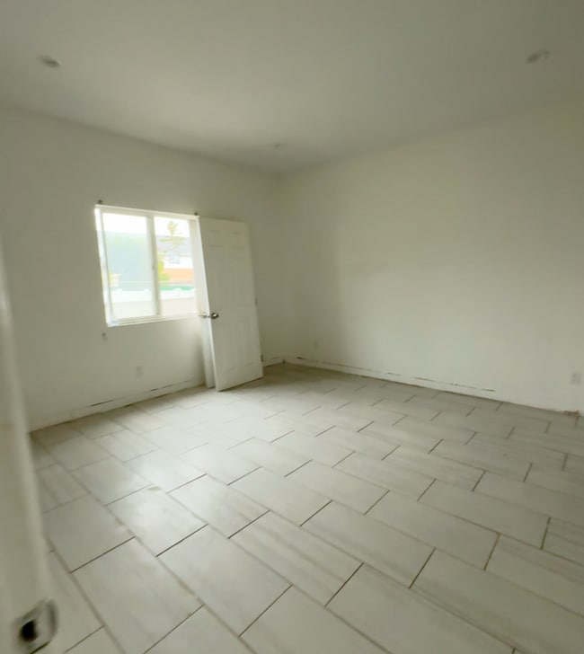 Photo - 127 E 11th St House