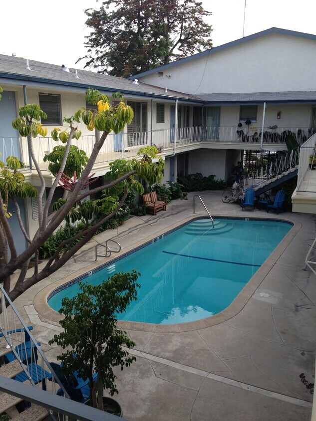 Primary Photo - 3322 Mentone Ave