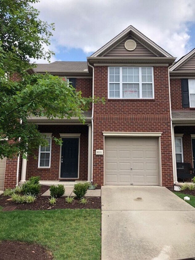 Foto principal - Brentwood Townhome For Lease