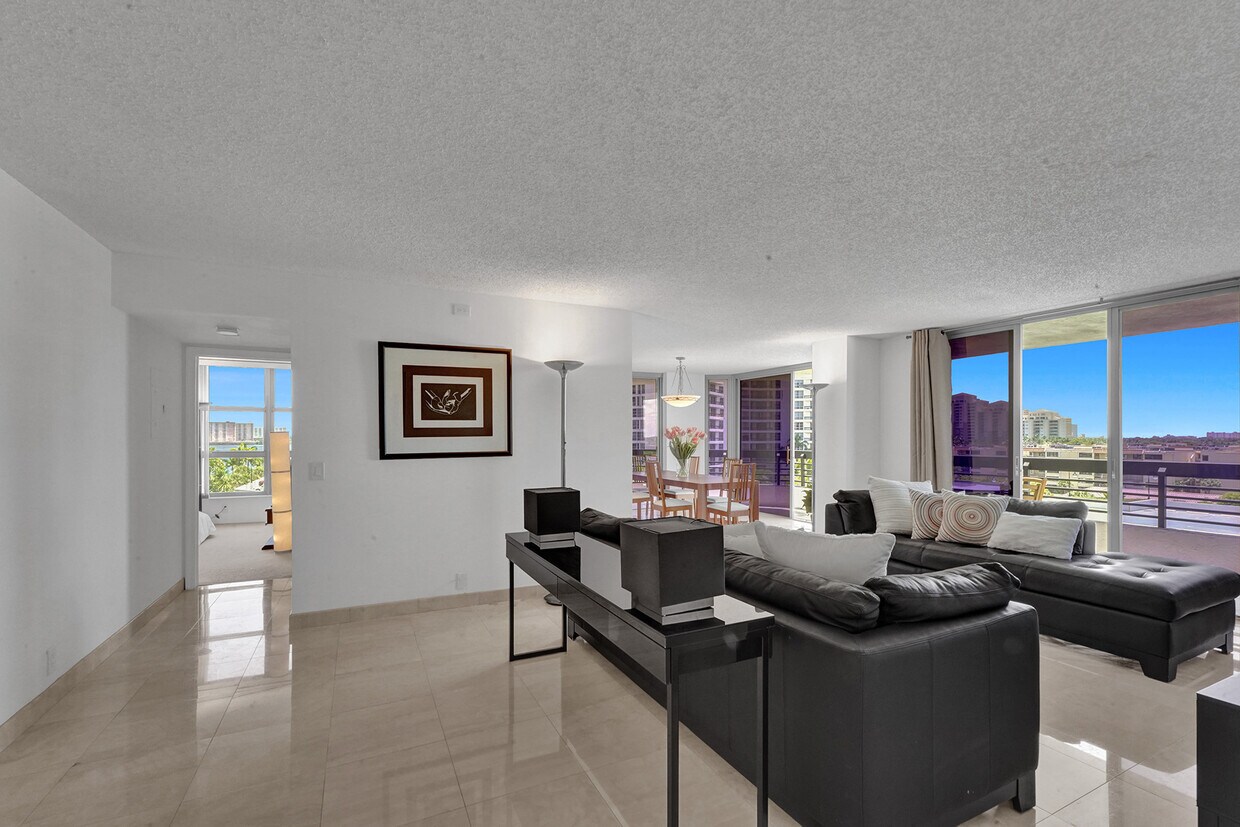 Foto principal - 3500 Mystic Pointe Dr