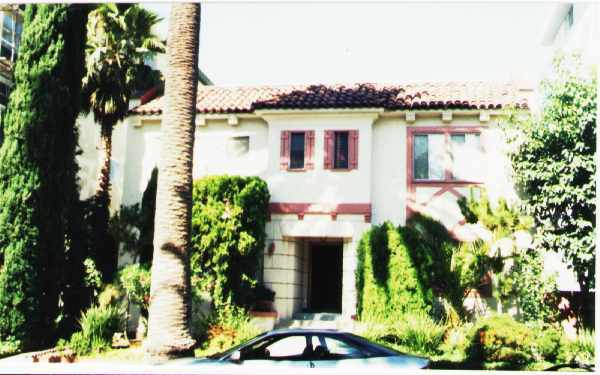 Foto del edificio - 133 S Palm Dr