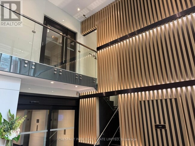 Building Photo - 357 King St W