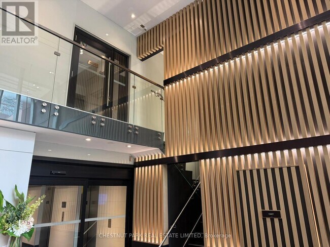 Photo du bâtiment - 357 King St W