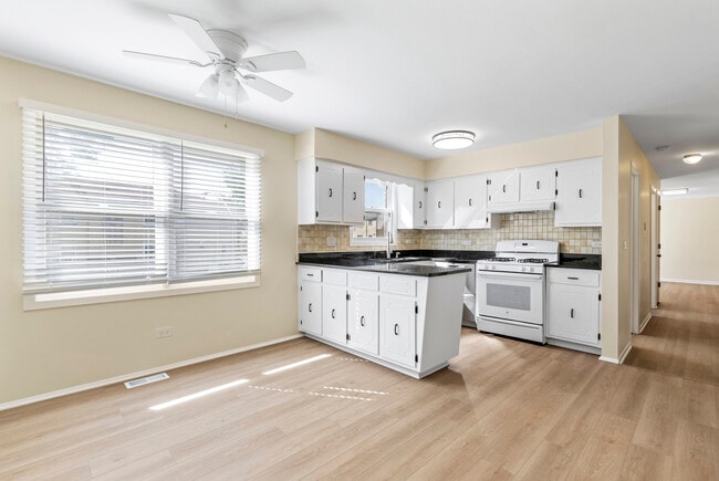 Building Photo - 6617 N Northwest Hwy