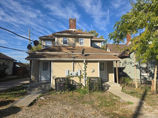Building Photo - 1543 S State Ave