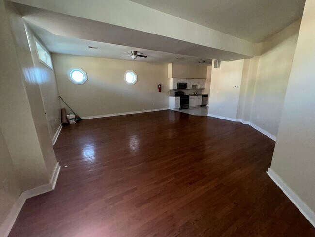 Foto del edificio - Spacious 2-Bed, 1.5-Bath Home in the Heart...