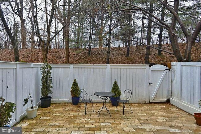Building Photo - 3922 Georgetown Ct NW