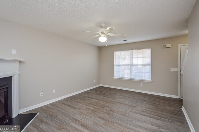 Foto del edificio - 325 Coral Cir