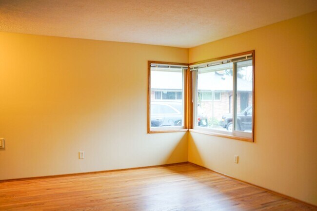 Foto del edificio - Close-in SE: Nicely Renovated Mid-Century 3-Bed w/Full Basement!