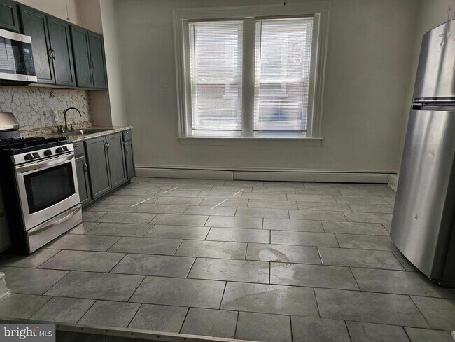 Foto del edificio - 2049 N 62nd St