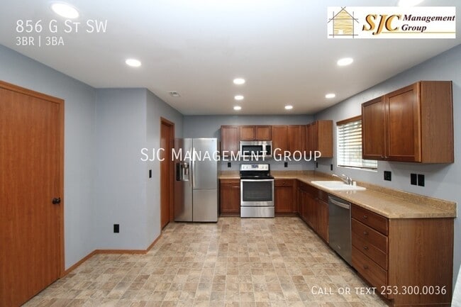 Building Photo - 856 G St SW