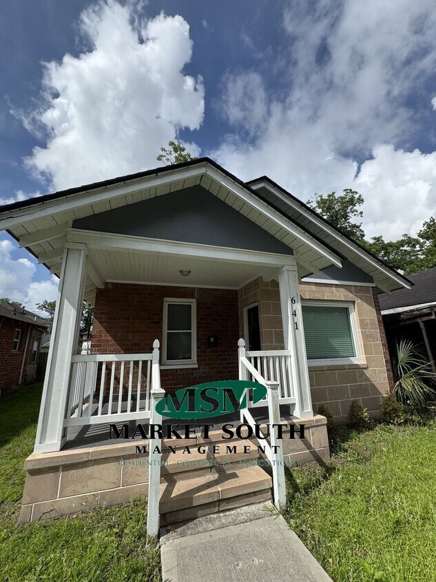 Primary Photo - CUTE MIDTOWN BUNGALOW- AVAILABLE NOW!