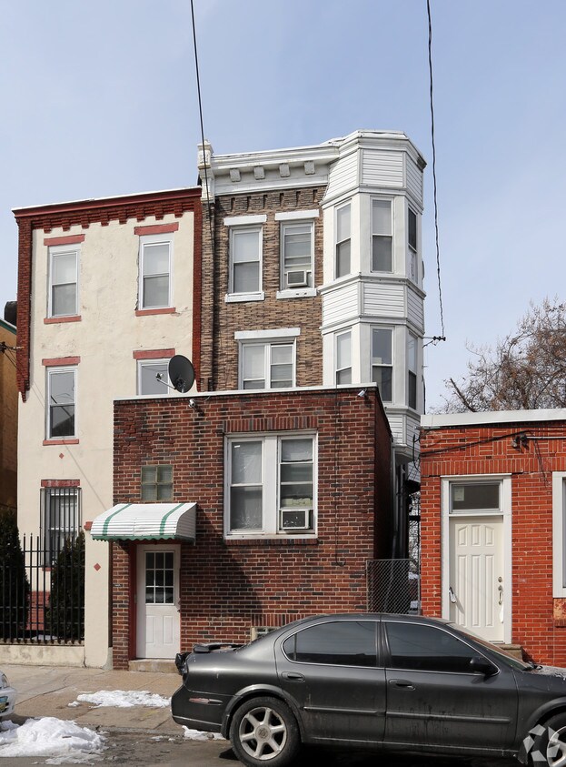 Primary Photo - 4 S 43rd St