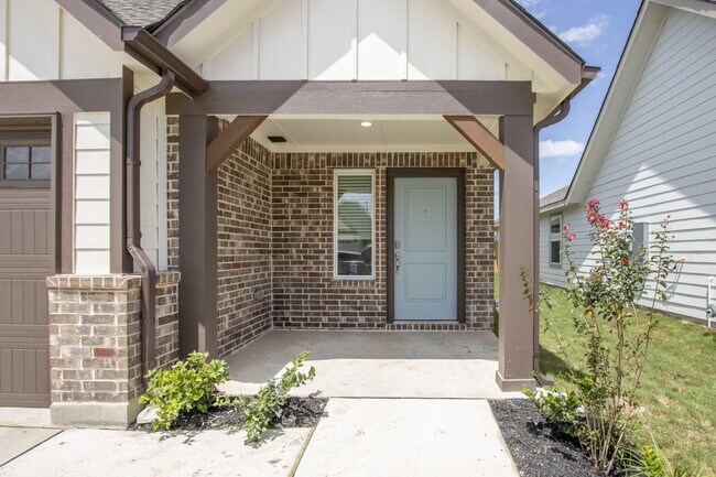 Building Photo - 876 Kickapoo Ln