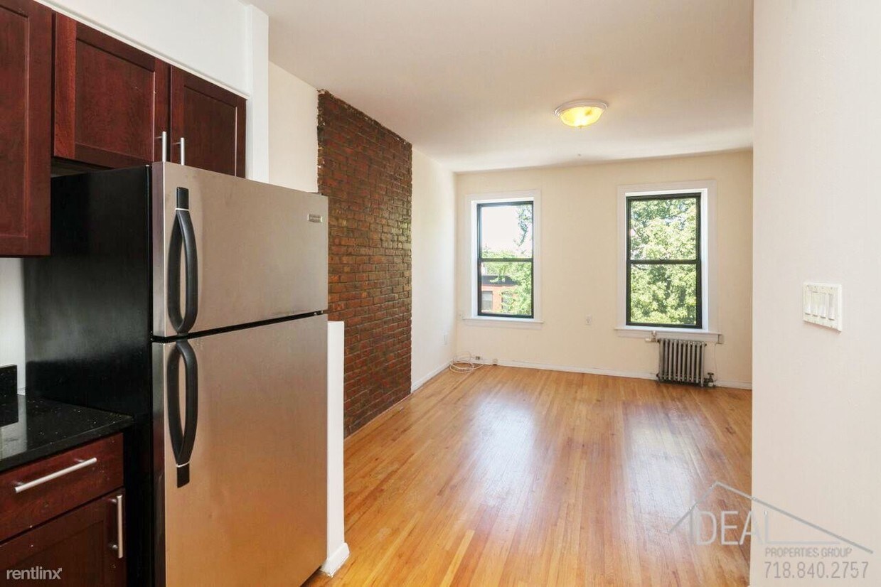 Primary Photo - 1700 8th Ave