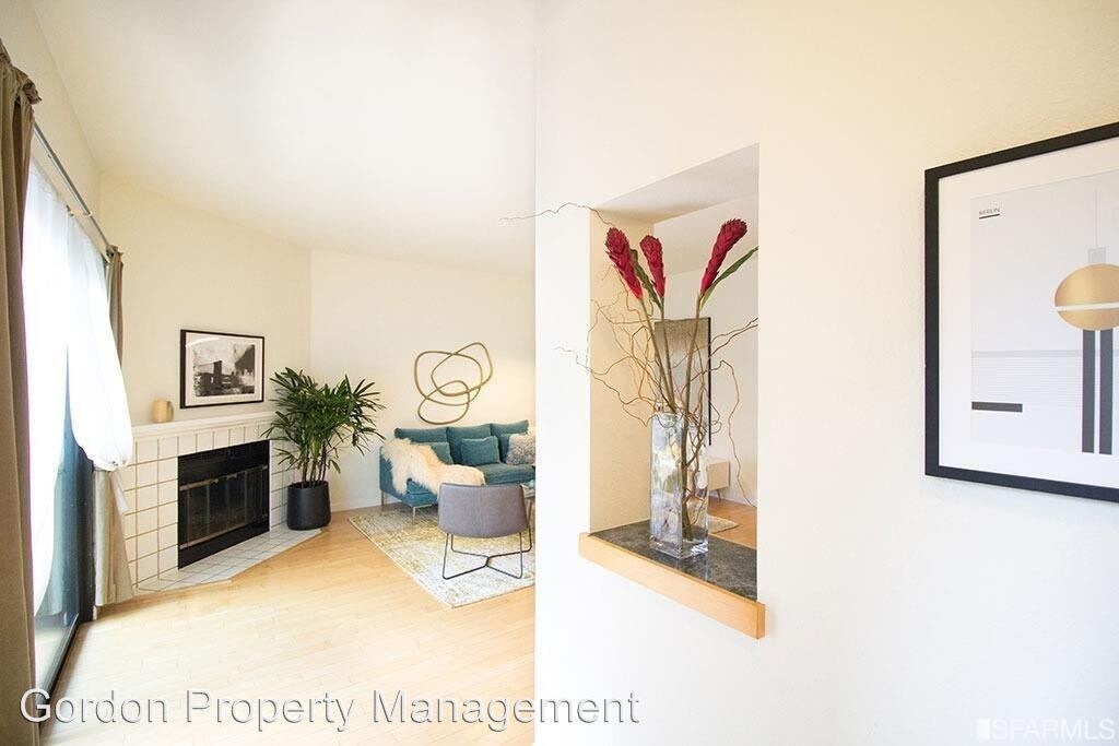 Primary Photo - 2 br, 2 bath House - 1500 Steiner Unit 9
