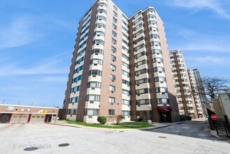 Building Photo - 7337 S South Shore Dr