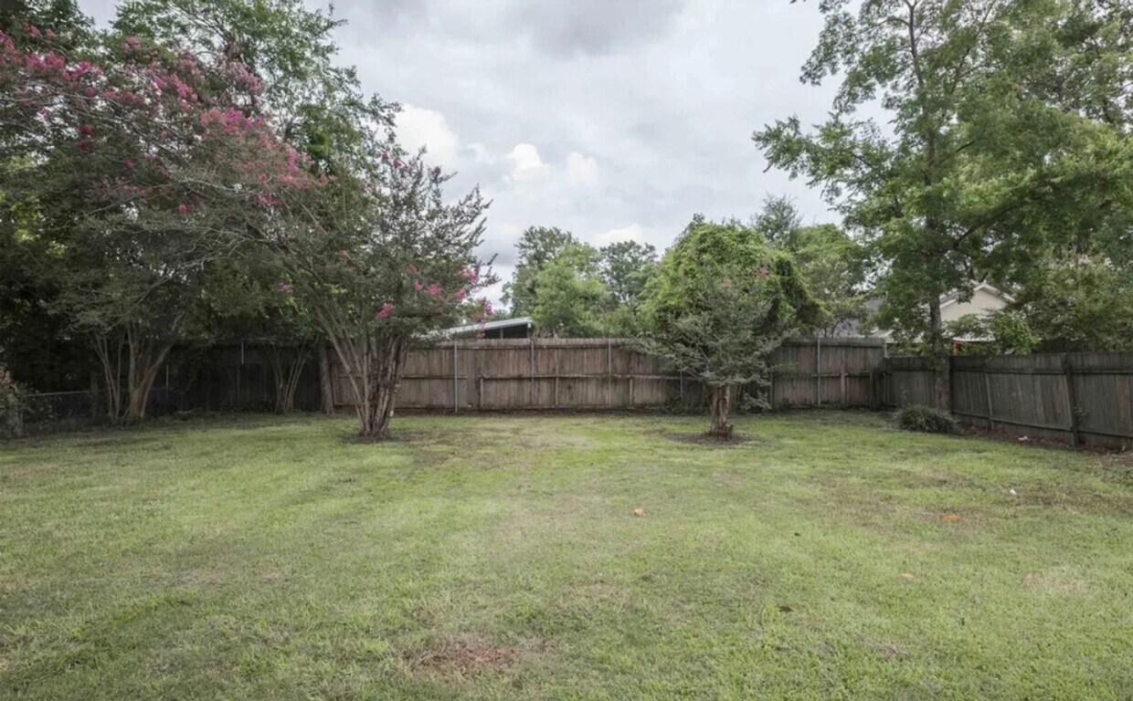 Building Photo - North Monroe 3 Bedroom