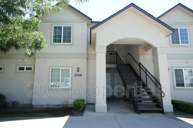 Building Photo - 10041 W Garverdale Ln