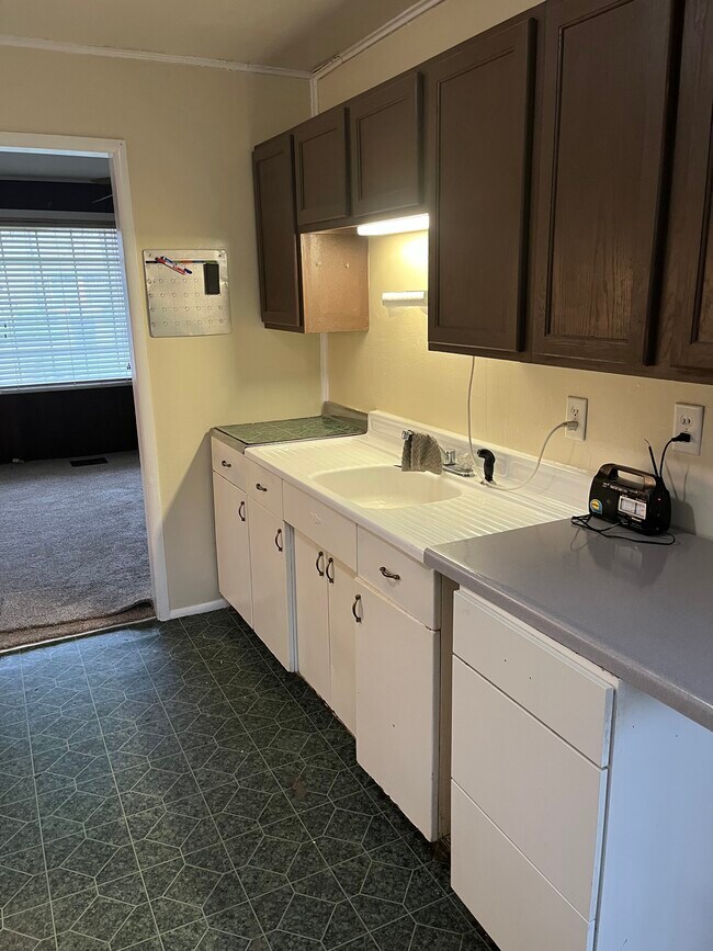 Kitchen - 5730 Greenfield Ave