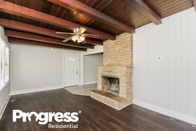 Building Photo - 379 Hilltop Circle Extension SW