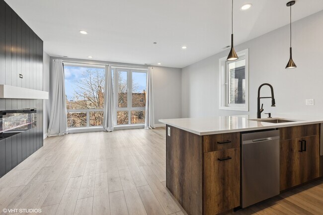 Building Photo - 219 S Hamilton Ave