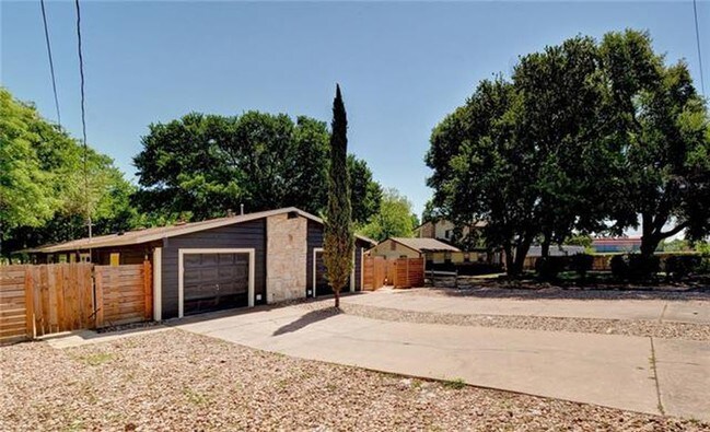 Foto del edificio - 3300 Northeast Dr