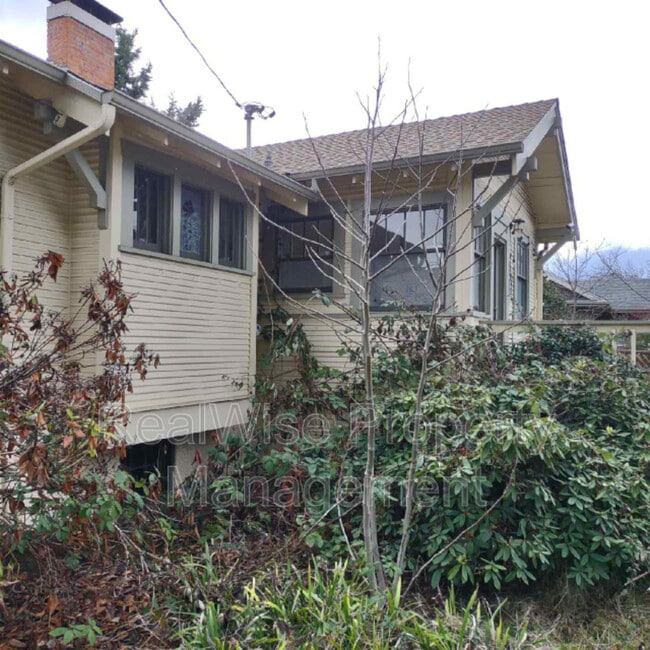 Building Photo - 628 W Madrone St