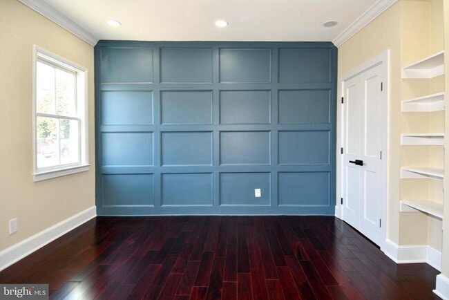 Building Photo - 216 S Henry St