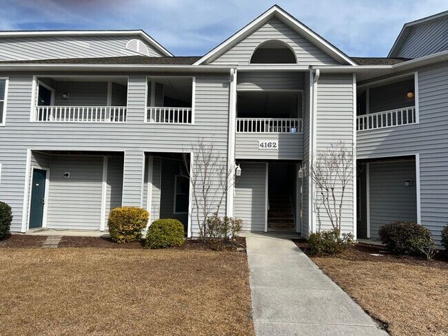 Foto del edificio - Breezewood Condo, 2 Brd/2bath Screen Porch! LVP wood flooring, Center of Wilmington!