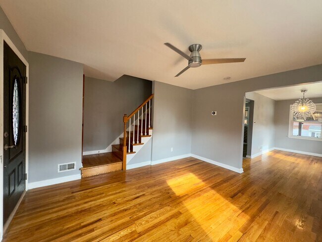 Foto del edificio - Charming 2 Bedroom/1 Bathroom Duplex Home in Overlea, MD!