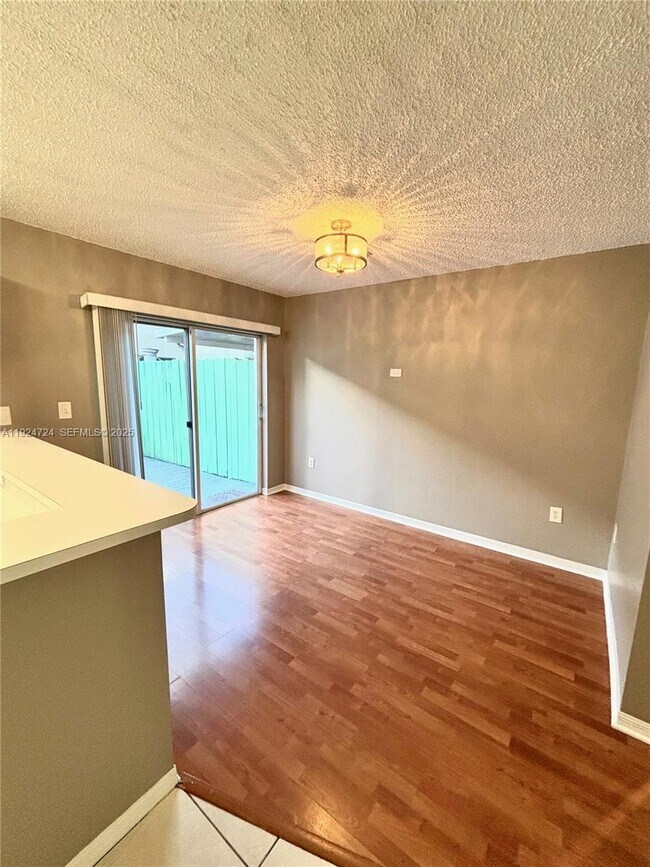 Foto del edificio - 6965 NW 173rd Dr