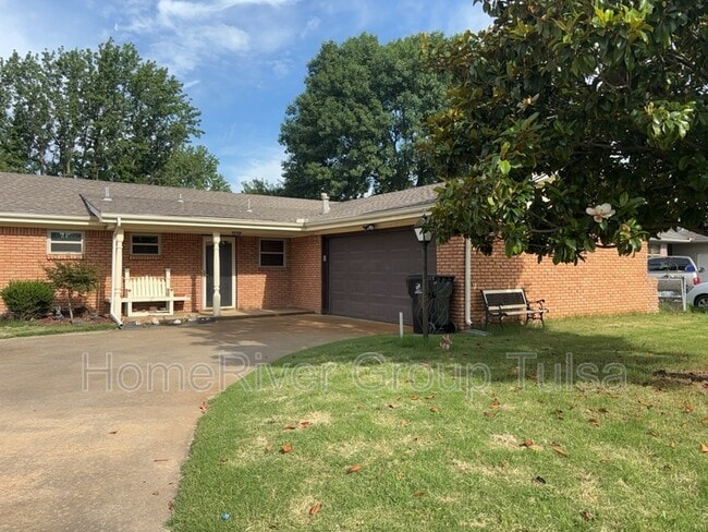 Building Photo - 1814 S Ash Pl