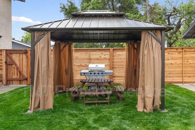 Foto del edificio - 1647 E 6th St