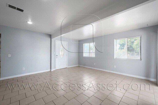 Building Photo - Lovely 3 Bed/3 Bath Home In Quail Valley!