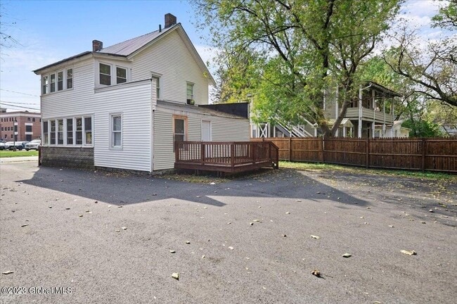 Building Photo - 57 Montcalm St