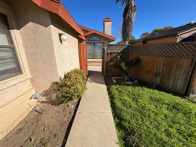 Foto del edificio - 1912 N Western Ave