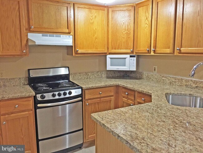 Foto del edificio - 2815 Cedar Ln