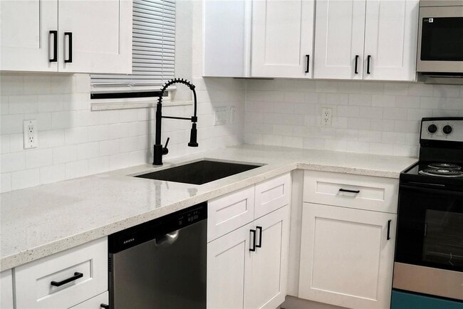 Foto del edificio - 9705 Garcroft St