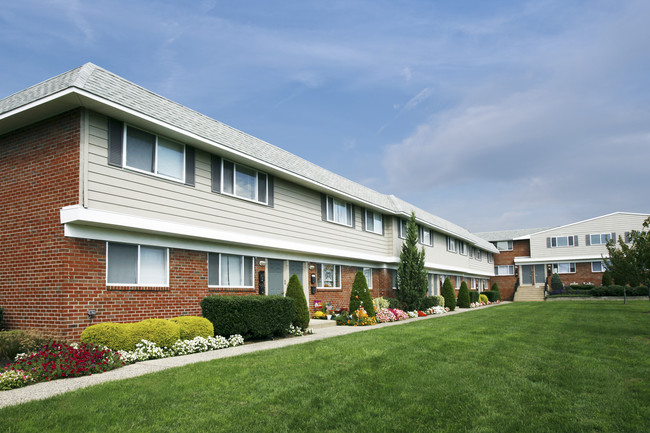 Building Photo - Buttonwood Apartments