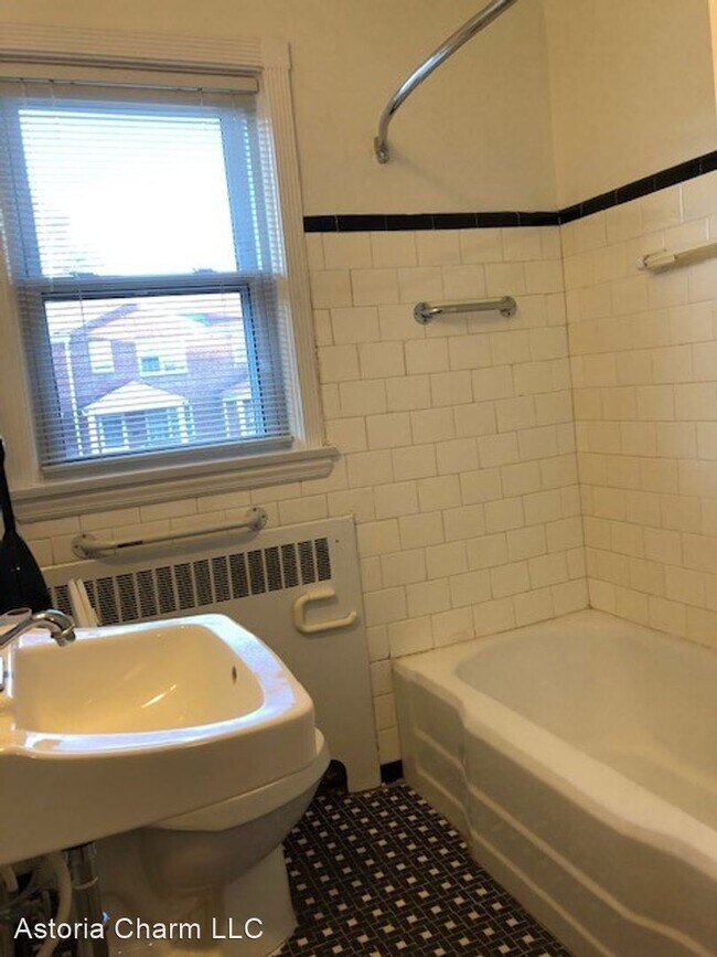 Foto del edificio - 3 br, 2.5 bath House - 3005 Mondawmin Ave