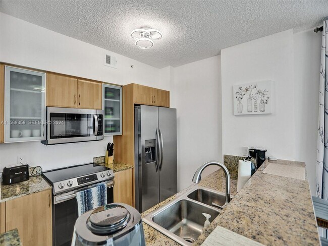 Photo - 17555 Atlantic Blvd House