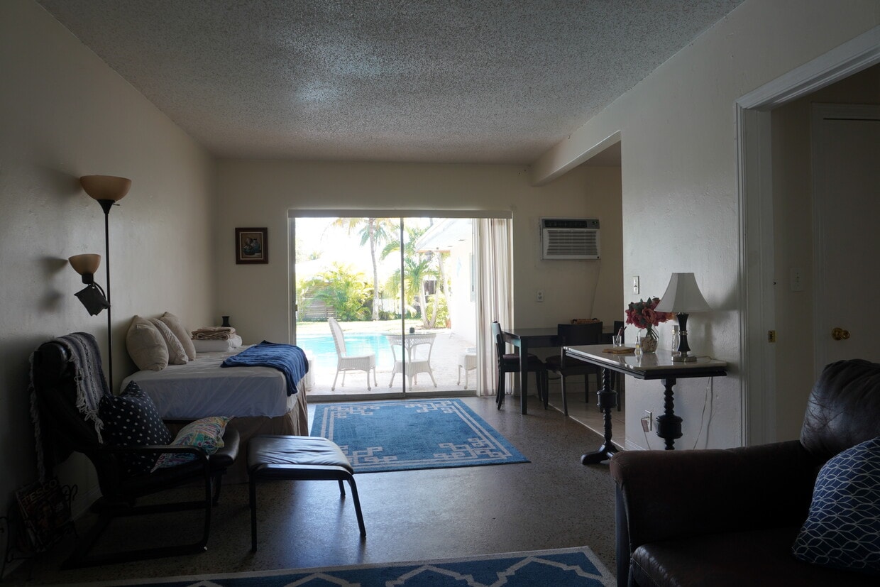 Foto principal - 10911 NE 9th Ct