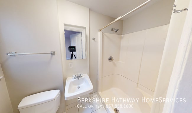 Building Photo - 60 Dana St