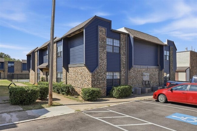 Building Photo - 401 SE 12th St