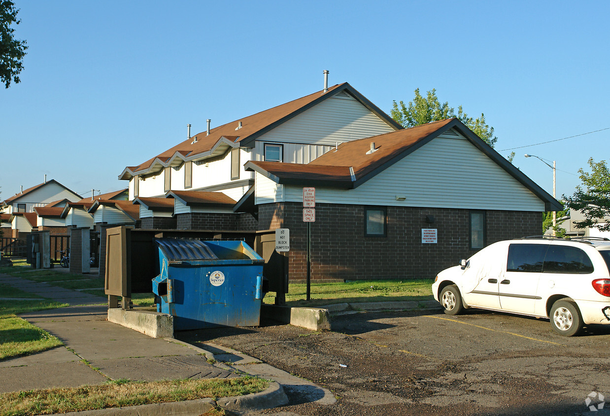 Building Photo - 702-710 Hammond Ave